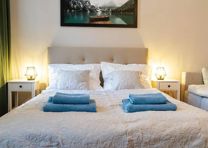 Large Comfortable I 15 Minutes To Center Apartman