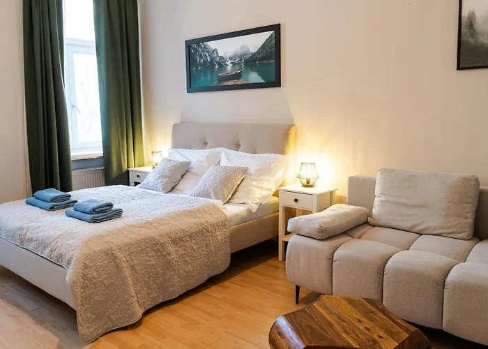 Large Comfortable I 15 Minutes To Center Apartman