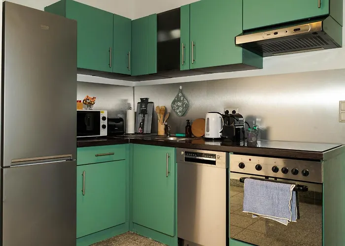 Large Comfortable I 15 Minutes To Center Apartman